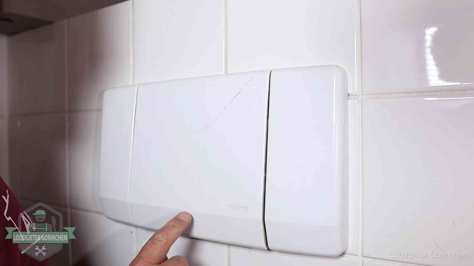 Oorzaken van een verstopte wc in Gorinchem Bedieningspaneel van een inbouwreservoir van een hangend toilet in Gorinchem